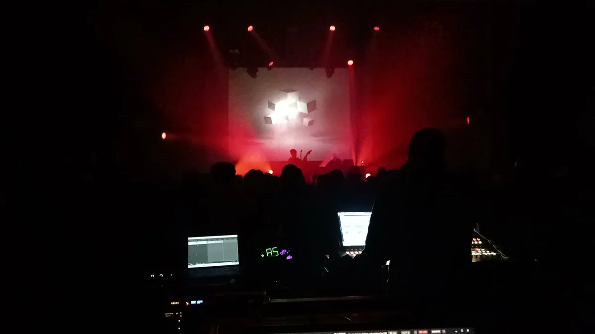 Video Mapping audio-réactif — Metronum Inouï · Ygnare, Toulouse 2026 (2)