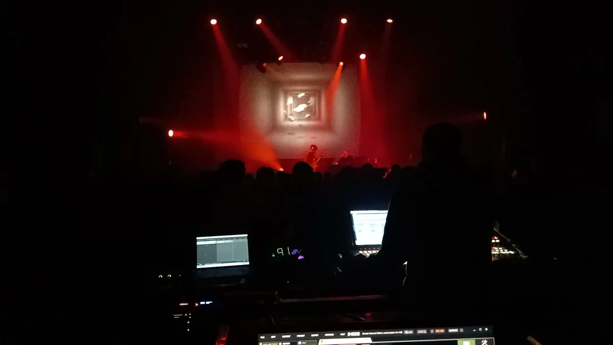 Video Mapping audio-réactif — Metronum Inouï · Ygnare, Toulouse 2026 (3)
