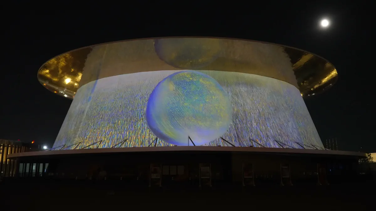 Mapping architectural audio-réactif — EXPO Hall Shining Hat · Osaka, Osaka 2025 (17)